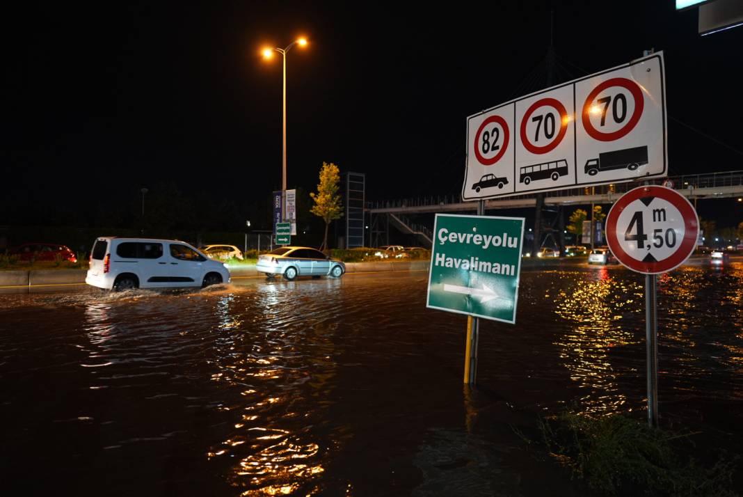 Ankara'da sağanak yağış hayatı olumsuz etkiledi! 1